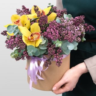Букет из Сирени и Орхидеи «Уникальной»