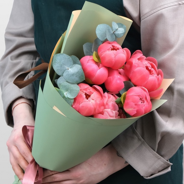 Букет из Пионов 7 шт «Коралловый Шарм» Букет из Пионов 7 шт «Коралловый Шарм»