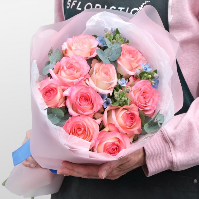 Букет из Роз Джумилия и Оксипеталума «Афина» Букет из Роз Джумилия и Оксипеталума «Афина»