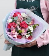 Букет из Роз, Орхидеи и Гвоздики «Шангри Ла»
