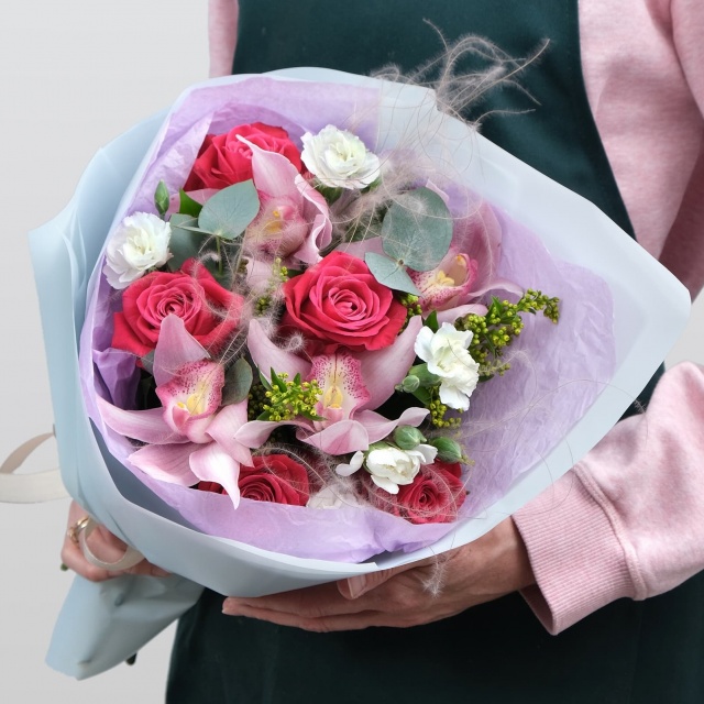 Букет из Роз, Орхидеи и Гвоздики «Шангри Ла» Букет из Роз, Орхидеи и Гвоздики «Шангри Ла»