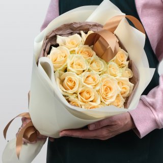 Букет из персиковых Роз «Капучино»