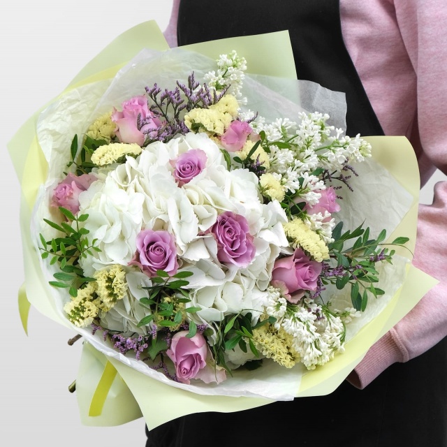 Букет из Роз, Гортензии и Сирени «Ангельская нежность»