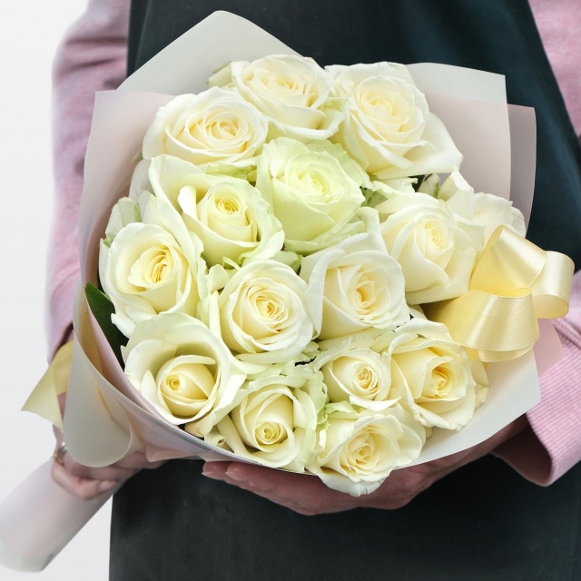 Букет из белых Роз 60 см «Воздушное облачко»