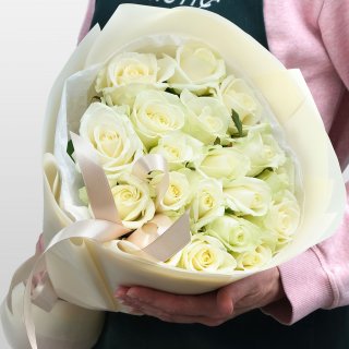 Букет из белых Роз 19 шт 60 см «Жемчужная радость»