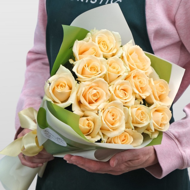 Букет из персиковых Роз 60 см «Рея»