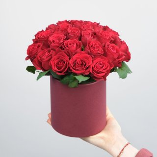 Композиция в Шляпной коробке из красных Роз 25 шт «Каролина»