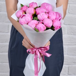 Букет из розовых пионов 13 шт «Розовая страсть»