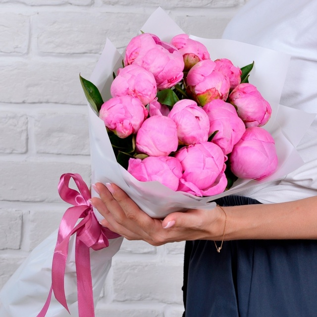 Букет из розовых пионов 13 шт «Розовая страсть» Букет из розовых пионов 13 шт «Розовая страсть»