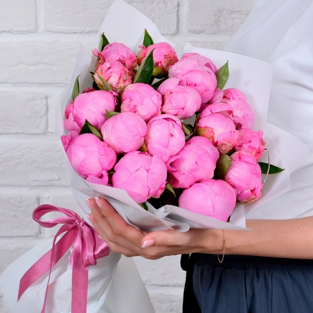 Букет из розовых пионов 17 шт «Волшебной»