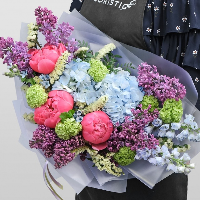 Букет из Пиона, Сирени и Гортензии «Остров любви» Букет из Пиона, Сирени и Гортензии «Остров любви»