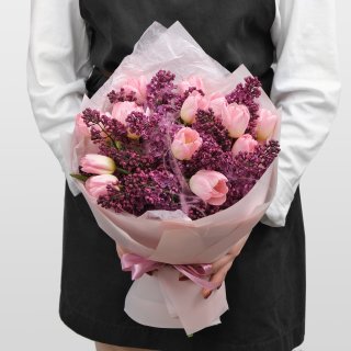 Букет из Сирени и Тюльпанов «Розовая любовь»