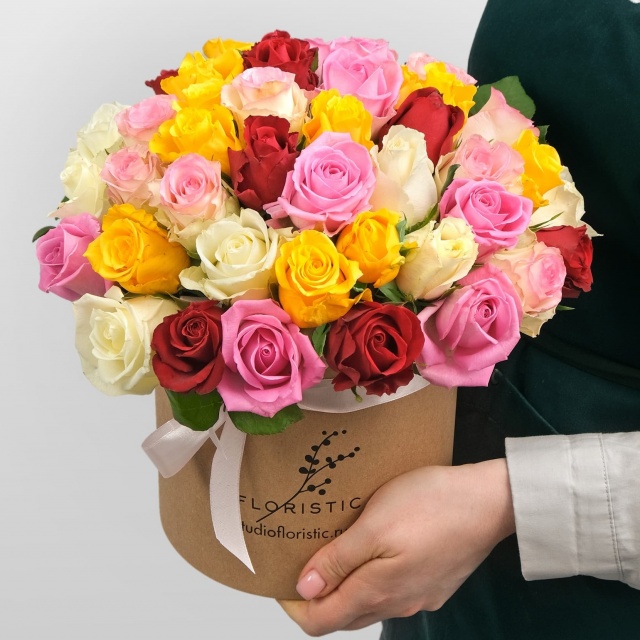 Композиция из кенийских Роз 51 шт в шляпной коробке «Беатриса»