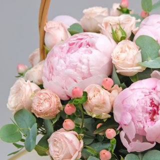 Композиция из Пионов и Кустовой Розы «Розовое счастье»