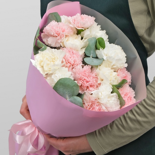 Букет из Гвоздики «Я Тебя Люблю» с эвкалиптом Букет из Гвоздики «Я Тебя Люблю» с эвкалиптом