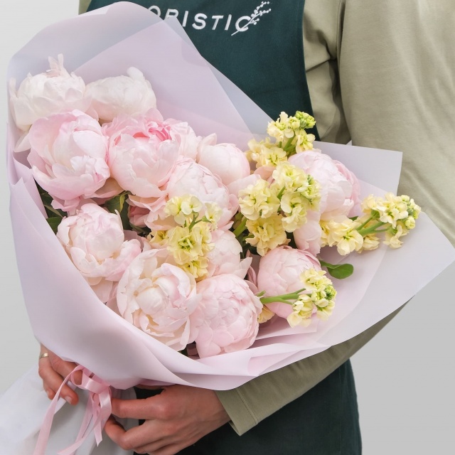 Букет из Пионов и Маттиолы «Розовая Фиалка»