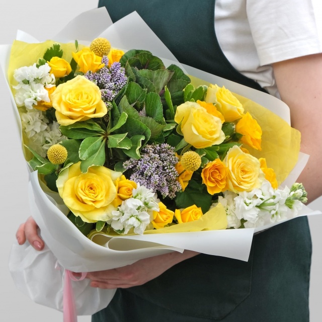 Букет из Роз, Маттиолы и Вероники «Солнечный Миг» Букет из Роз, Маттиолы и Вероники «Солнечный Миг»