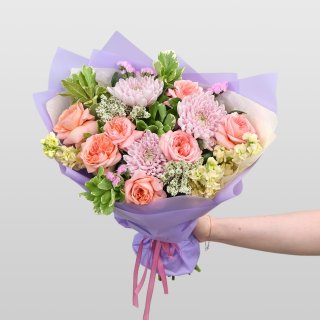 Букет из Роз, Хризантем и Маттиолы «Дарите девушкам цветы»