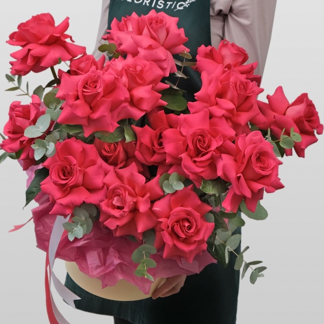 Композиция из Роз «Малиновая Ночь»