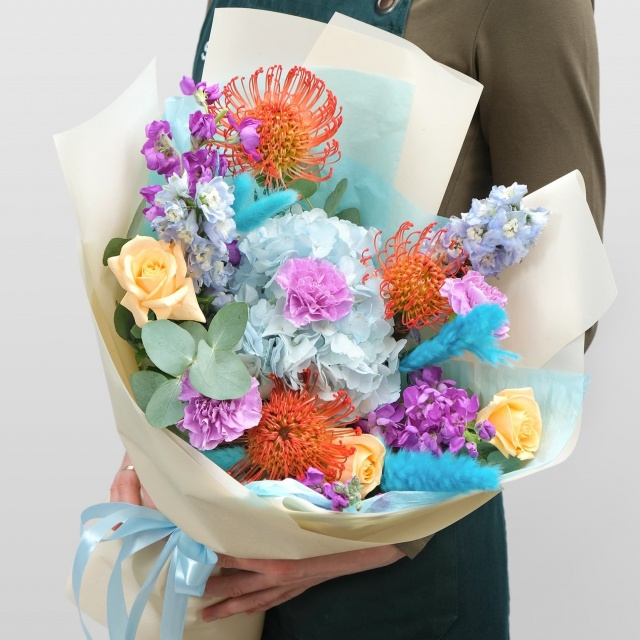 Букет из Гортензии, Роз и Маттиол «Яркая Осень»