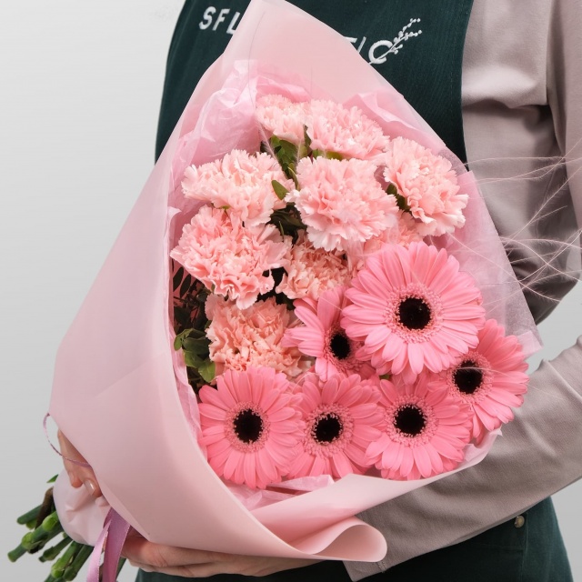 Букет из Гермини и Гвоздики «Розовая карамелька»