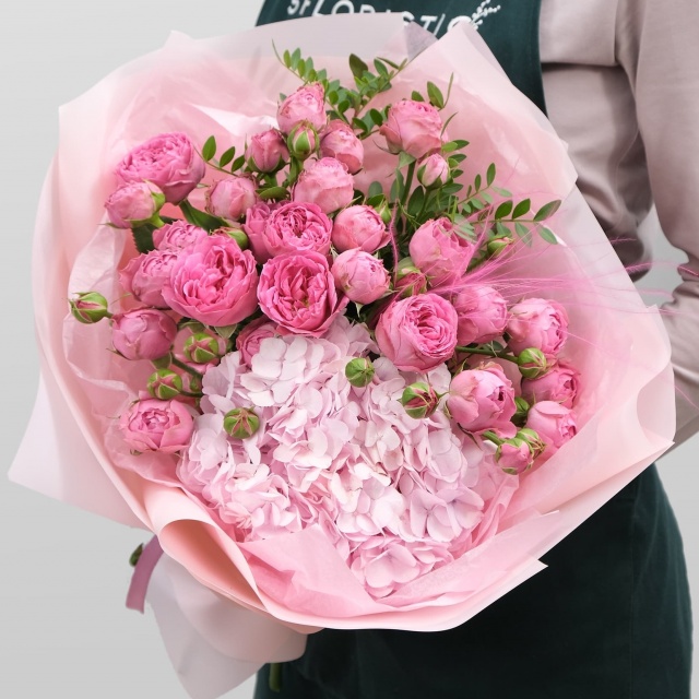 Букет из Гортензий и Розы Мисти Баблс «Коко Шанель»