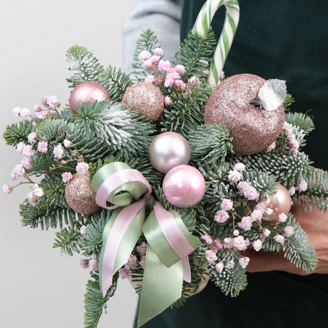 Композиция из Нобилиса и Гипсофилы «Новогоднее счастье»