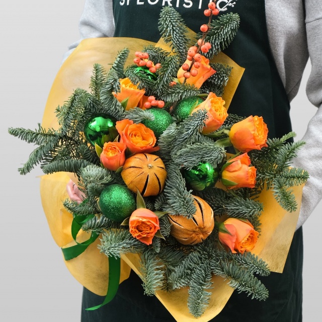 Букет из Роз, Нобилиса и Илекса «Оранж» Букет из Роз, Нобилиса и Илекса «Оранж»