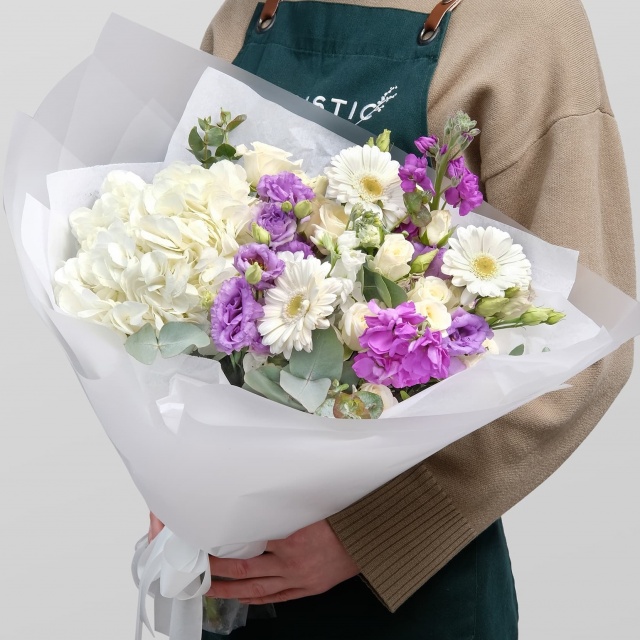 Букет из Гортензии, Гермини и Роз «Летнее Небо»