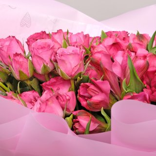 Букет из Кустовых Роз и Альстромерий «Цветочная симфония»