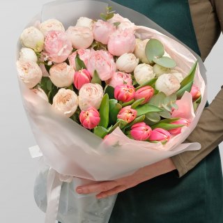 Букет из Тюльпанов и Кустовых Роз «Цветочная фантазия»