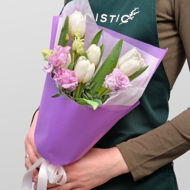 Букет из Эустомы и Тюльпанов «Цветочное Сияние»