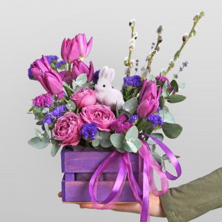 Пасхальная композиция из Тюльпанов, Роз и Вербы «Лавандовый зайка»