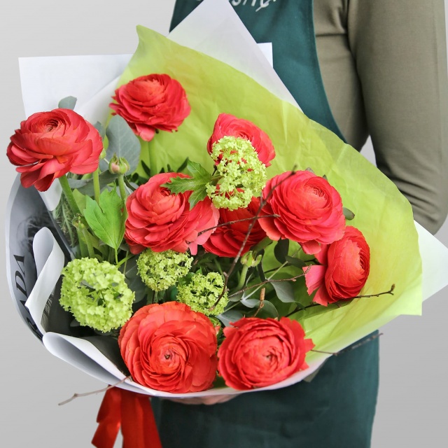 Букет из Ранункулюсов и Вибурнума «Яркое чудо» Букет из Ранункулюсов и Вибурнума «Яркое чудо»