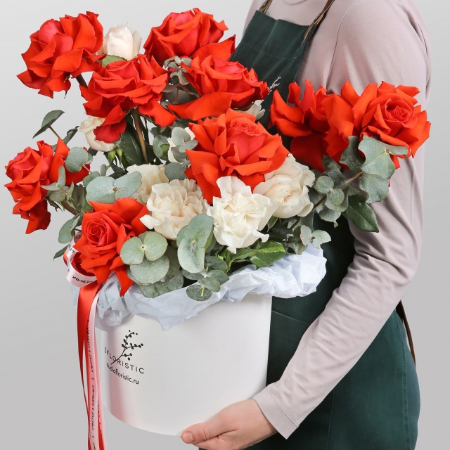 Композиция из Роз Эквадор «Секрет»