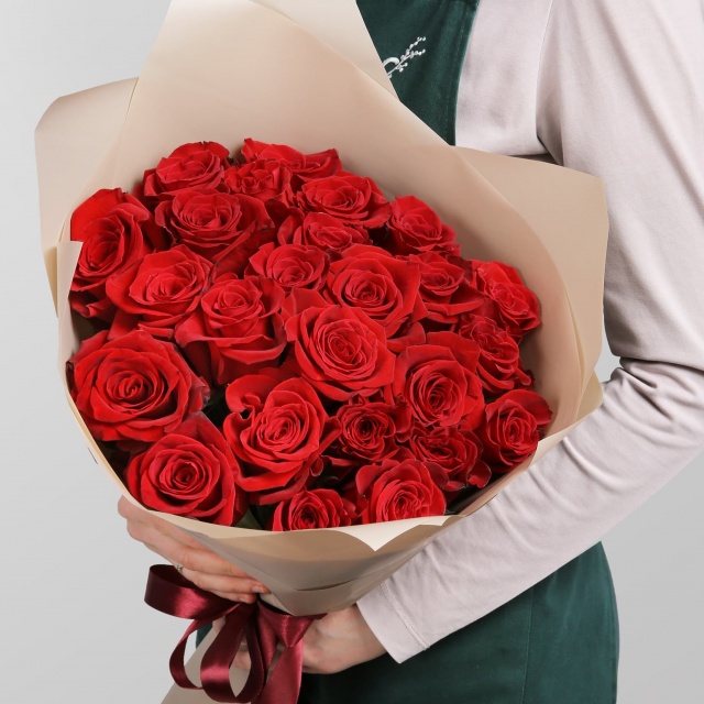 Букет из 25 Роз Эквадор «Прекрасное мгновение»