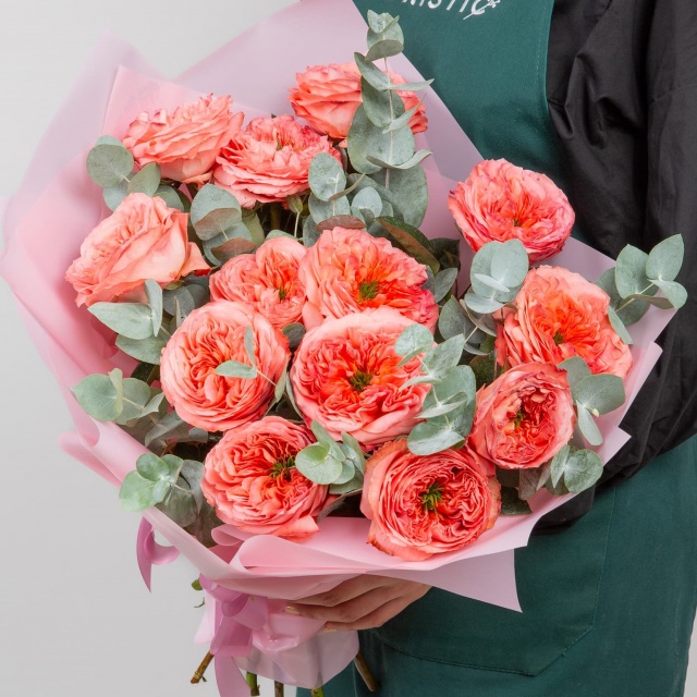 Букет Роз Эквадор «Танец лепестков» с эвкалиптом