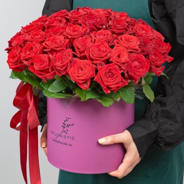 Композиция из Роз «Страсть в каждом лепестке»