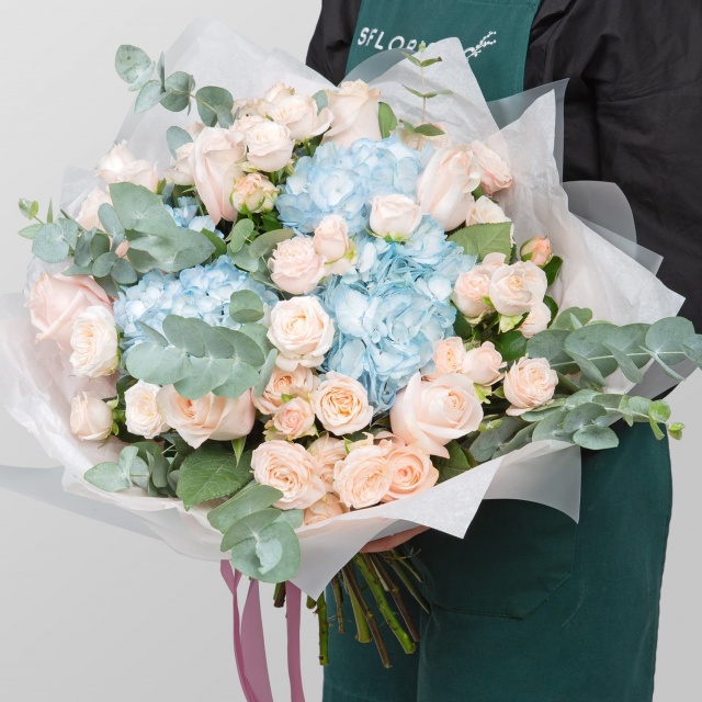 Букет из Роз и Гортензий «Вечная страсть» Букет из Роз и Гортензий «Вечная страсть»