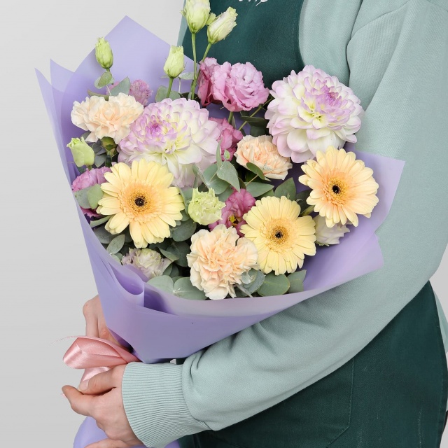 Букет из Гермини, Георгин и Эустомы «Осенняя Гармония» Букет из Гермини, Георгин и Эустомы «Осенняя Гармония»