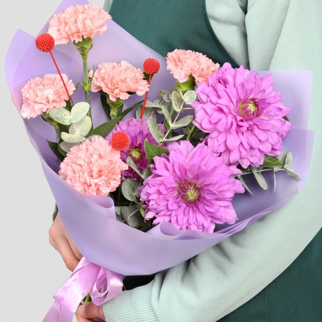 Букет из Георгин и Диантуса «Сладкий Ветер»