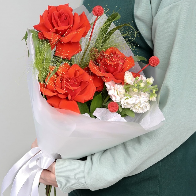 Букет Роз Эквадор и Маттиолы «Танец Красок» Букет Роз Эквадор и Маттиолы «Танец Красок»