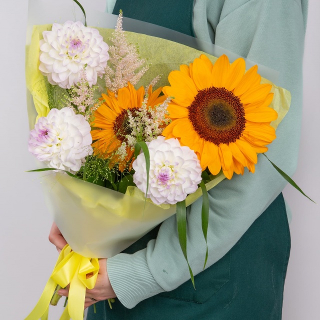 Букет из Георгин и Подсолнуха «Радужный сон»