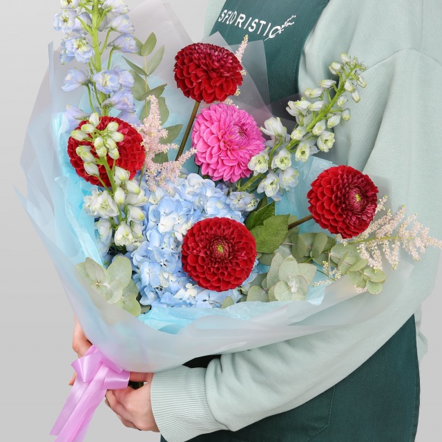 Букет из Георгин, Дельфиниума и Гортензии «Учебный Путь» Букет из Георгин, Дельфиниума и Гортензии «Учебный Путь»