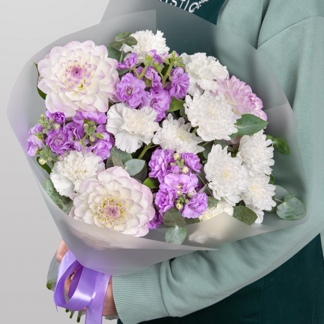 Букет из Георгин, Маттиолы и Хризантем «Гармония Красоты»