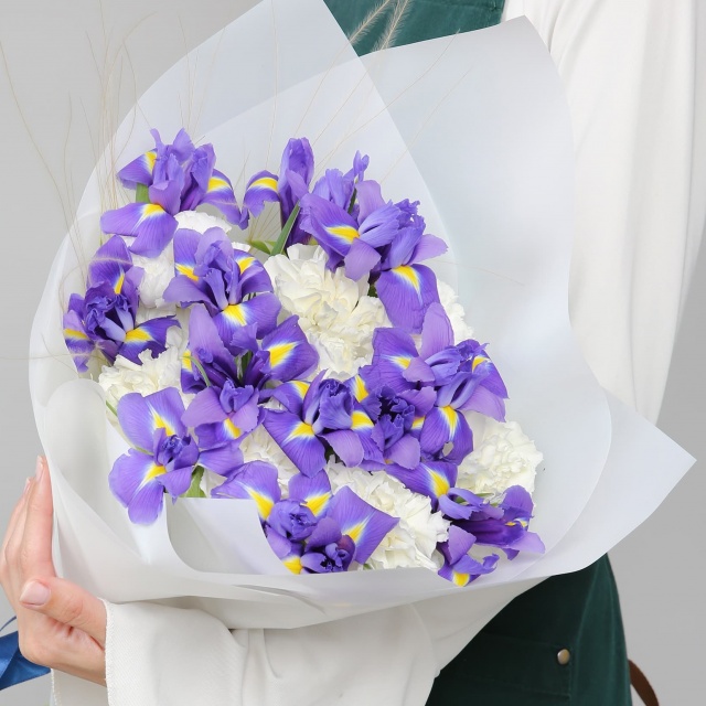 Букет из Ирисов и Диантусов «Эллегия лета»