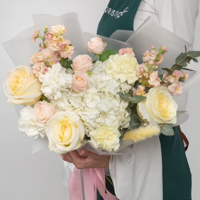 Букет из Гортензии, Розы и Маттиолы «Сказочный сад»