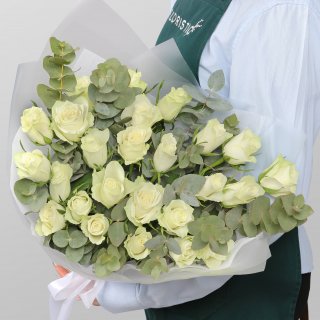 Букет Роз Кения 25 шт «Романс в розах» с эвкалиптом