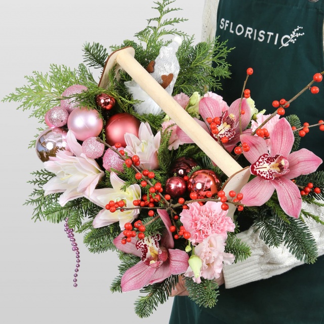 Новогодняя композиция из Нобилиса в ящике «Цветущий мороз»