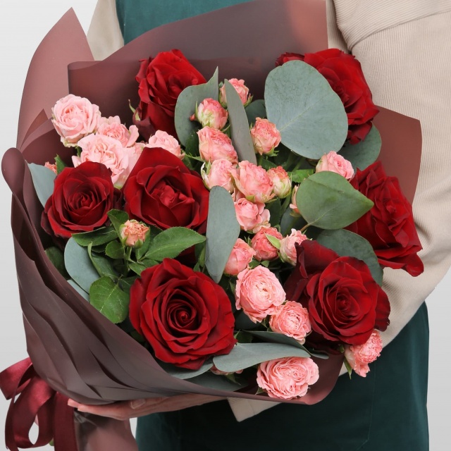 Букет из кустовых Роз и Роз Эквадор «Нежность и пламя» Букет из кустовых Роз и Роз Эквадор «Нежность и пламя»